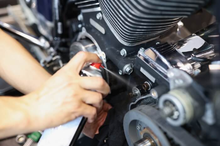 engine oil spray tin can